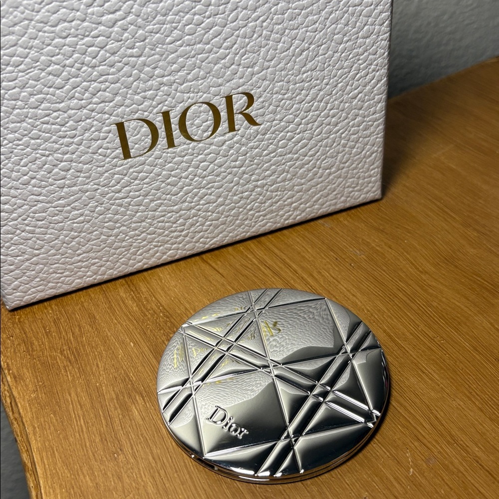 LIMITED EDITION Dior Metal Cannage Compact Mirror Silver Round Mirror - Picture 2 of 5